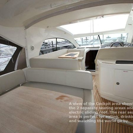 利明顿 Zen Dog Luxury Motor Yacht酒店 外观 照片