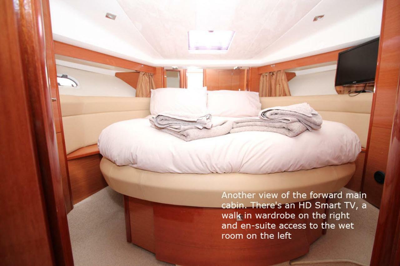 利明顿 Zen Dog Luxury Motor Yacht酒店 外观 照片